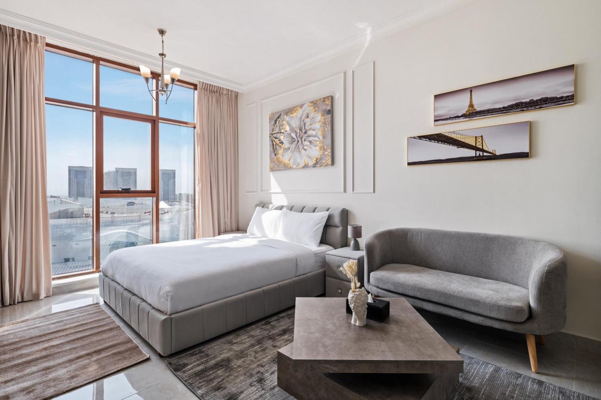 Spacious In Silicon Oasis *