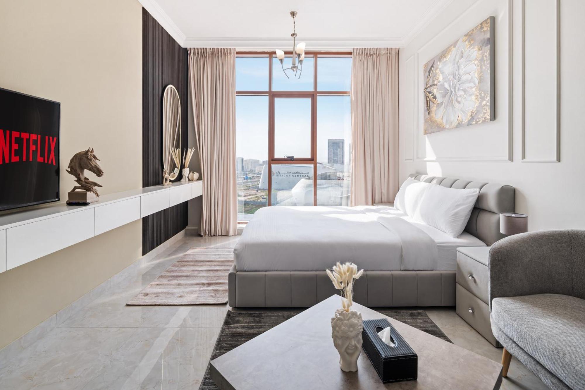 Spacious In Silicon Oasis